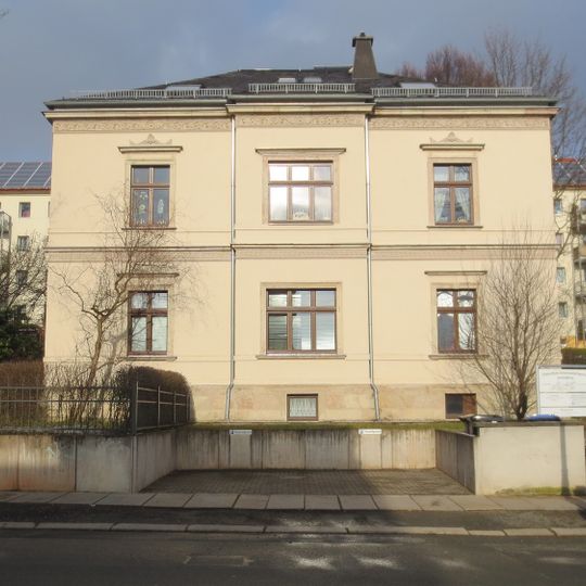Villa mit Garten Ahornstraße 42