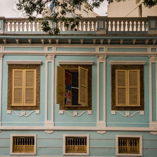 Rua Esteves Júnior, 33