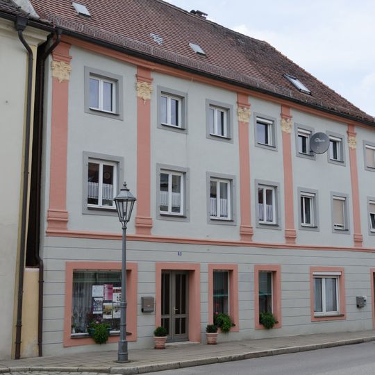 Weißenburger Straße 13, 15