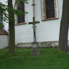 Kříž u kostela Navštívení Panny Marie v Borovanech