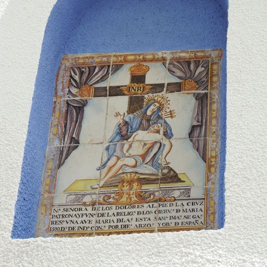 Ceramic panel of Our Lady of Sorrows at 71 Ollerías street
