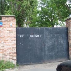 Ogrodzenie z wyłączeniem nowo wybudowanego odcinka (od zbiegu Powązkowskiej i Tatarskiej do bramy V)