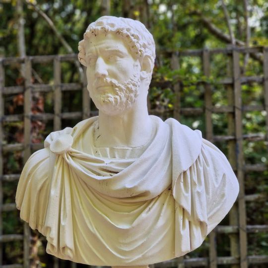 Hadrien, dit à tort Antonin le Pieux