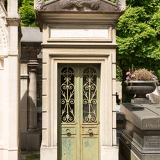 Grave of Diriquen-Duval