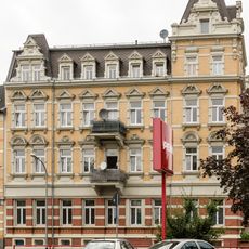 Mietshaus in geschlossener Bebauung in Ecklage Schillerstraße 11