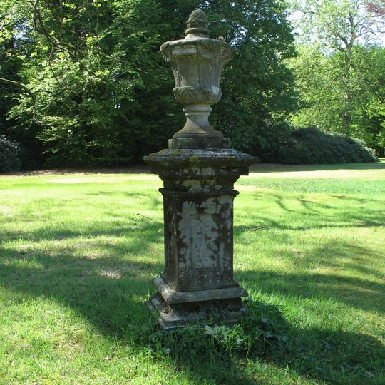 Kasteel Renswoude: vijf tuinvazen