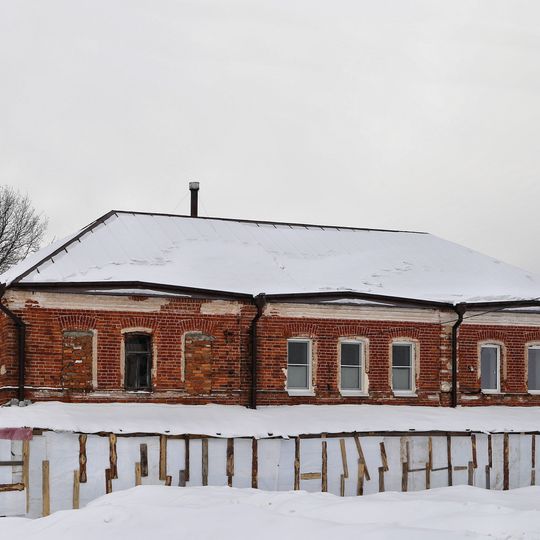 Дом причта и церковноприходская школа