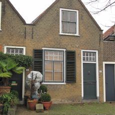 Vingerling 33, Middelharnis