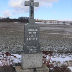 Kříž u cesty u Ostašova