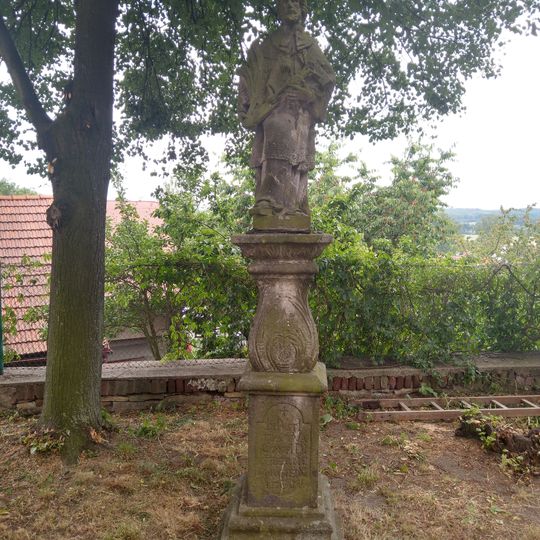 Socha svatého Jana Nepomuckého u kostela v Častolovicích