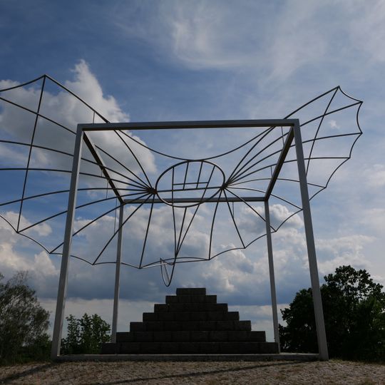 Lilienthal Gedenkskulptur auf dem Windmühlenberg