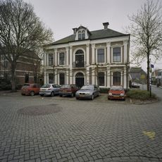 Voormalig gemeentehuis annex secretariswoning van de vroegere gemeente Warmenhuizen