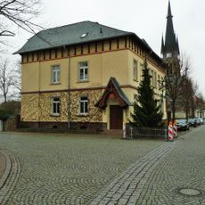 Pfarrhaus und Einfriedungsmauer Kirchplatz 16
