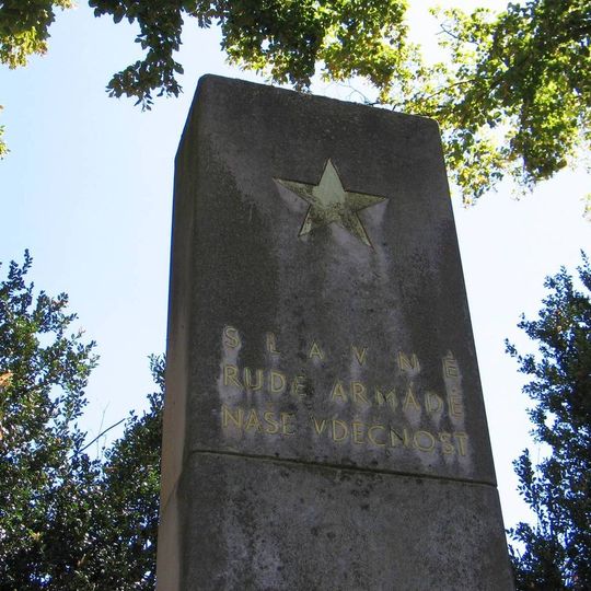 Pomník obětem 2. světové války ve Chvatěrubech