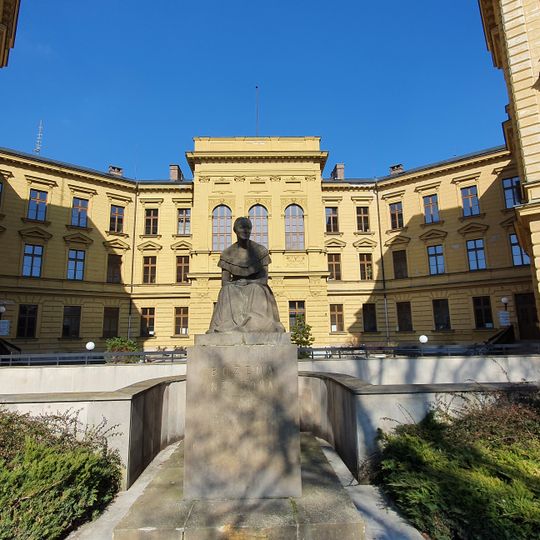Budova Gymnázia Boženy Němcové