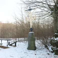 Kříž u cesty jihovýchodně od Bílého Potoka