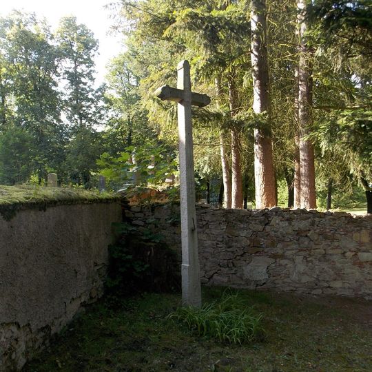 Kříž u hřbitova ve Štěkni