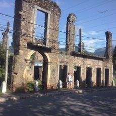 Ruínas de Antigas Edificações no Saco De Cima