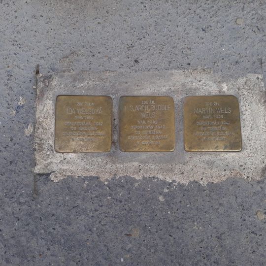 Kameny zmizelých před domem Dobrovského 375/15 na Letné