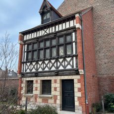 La Maison Moitié