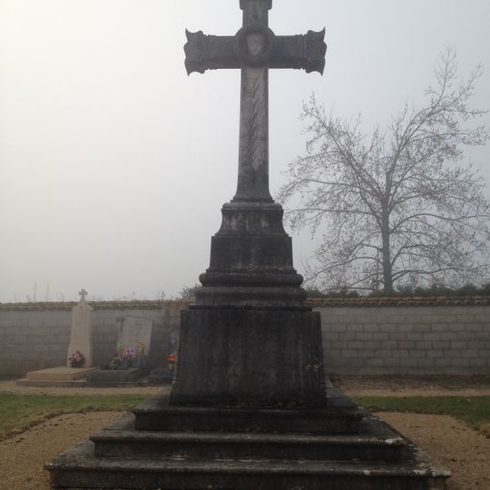 Croix du cimetière de Birieux