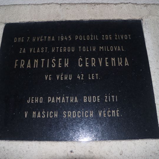 Pamětní deska Františku Červenkovi v ulici Na Jezerce v Nuslích