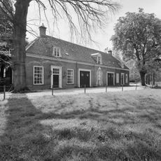 't Suideras: koetshuis annex bouwhuis met vroegere koetsierskamer