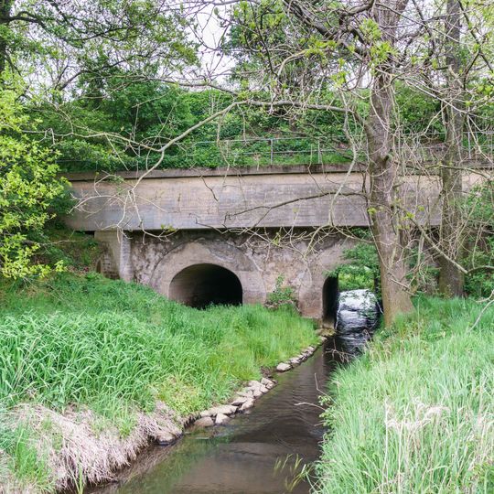 Bachdurchlass unter der Eisenbahn Großböhla
