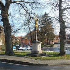 Kříž v Babicích na návsi