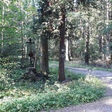 Kříž západně od Kladrub v lese Hůrka