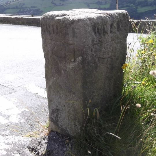 Guidestone, jct Wadsworth Lane/Height Rd/Nook Lane