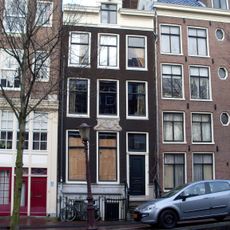 Pand met gevel onder rechte lijst