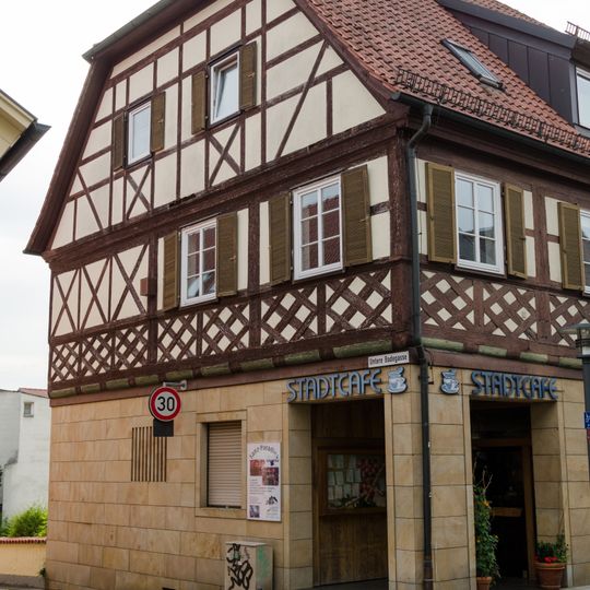 Wohn- und Geschäftshaus