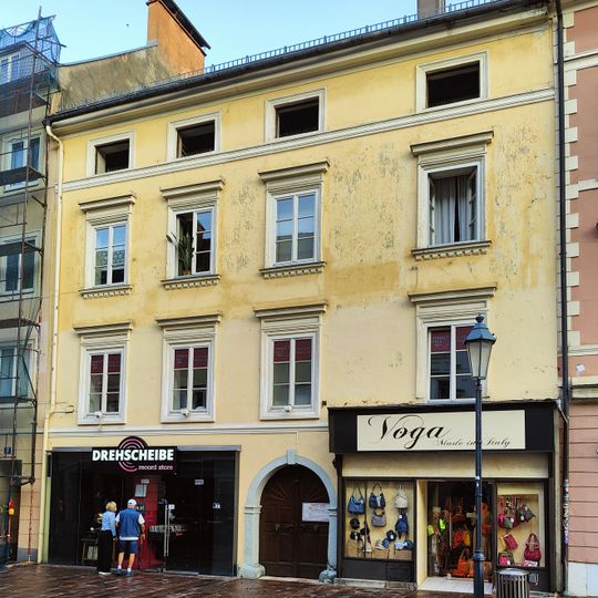 Wohn- und Geschäftshaus Alter Platz 18