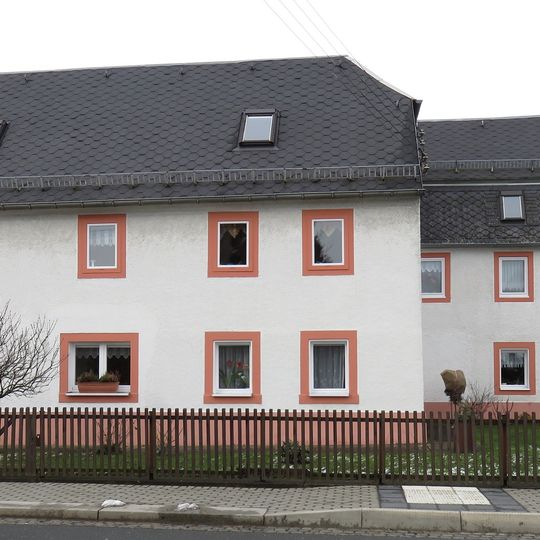 Wohnhaus mit seitlich angebautem Hinterhaus Limbacher Straße 428