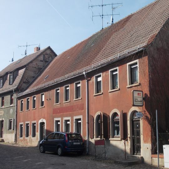 Wohnhaus in halboffener Bebauung und Ecklage Reihzecher Straße 12