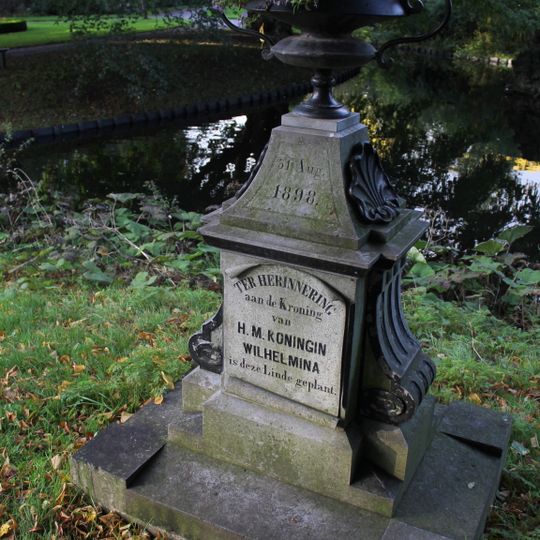 Wilhelminapark, gedenkteken