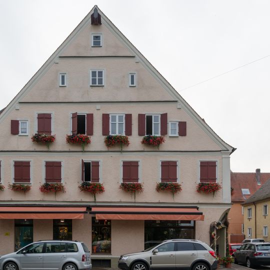 Wohn- und Geschäftshaus