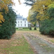 Vliek Castle: stairs with retaining wall