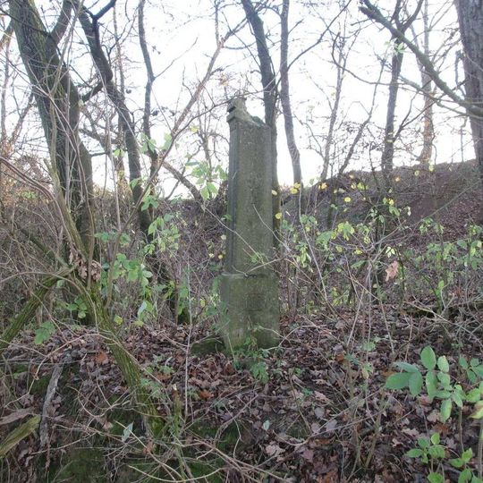 Kříž východně od Chrastavic u polní cesty