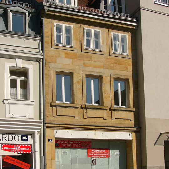 Wohn- und Geschäftshaus