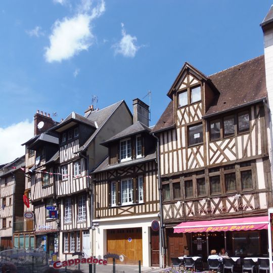 Maisons des 112, 116 et 118 rue Henri-Chéron à Lisieux