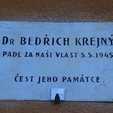 Pamětní deska Bedřicha Krejného na domě Jihlavská 822/76 v Praze