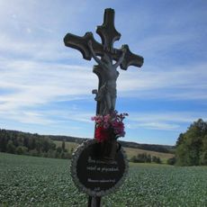 Kříž mezi Bednárečkem a Kamenným Malíkovem