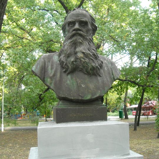 Bust of Tolstoy in Mariupol