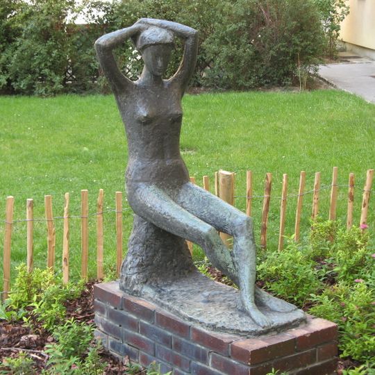 Sitzendes Mädchen by Rudolf Schwaiger