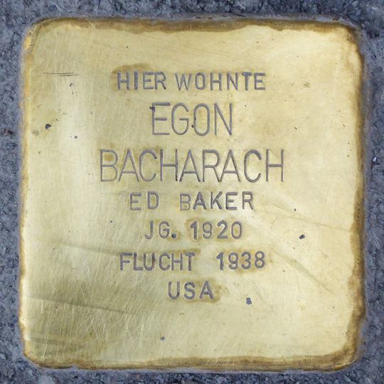 Stolperstein en memoria de Egon Bacharach