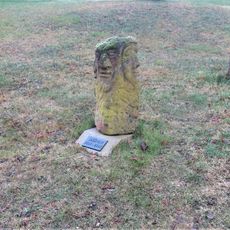 Pomník první zmínky o vsi na návsi v Dřínově