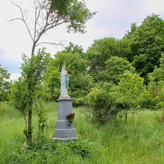Socha Panny Marie v Bezděkově u polní cesty