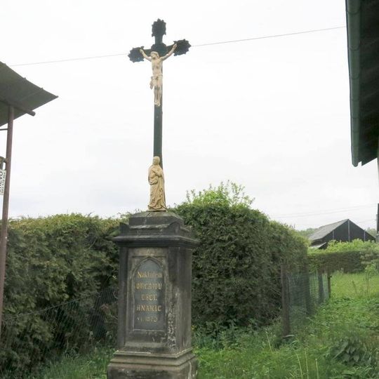 Kříž u hasičárny v Hnanicích pod Troskami